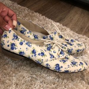 Vintage Pointy Flats